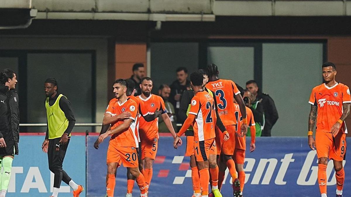 Son Dakika Spor Haberi | Başakşehir, Kasımpaşadan 3 puanı 3 golle aldı