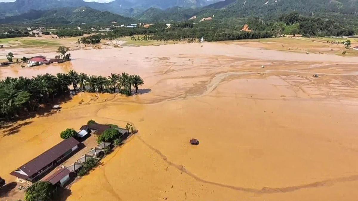 Güney Asyada sel yüzlerce can aldı