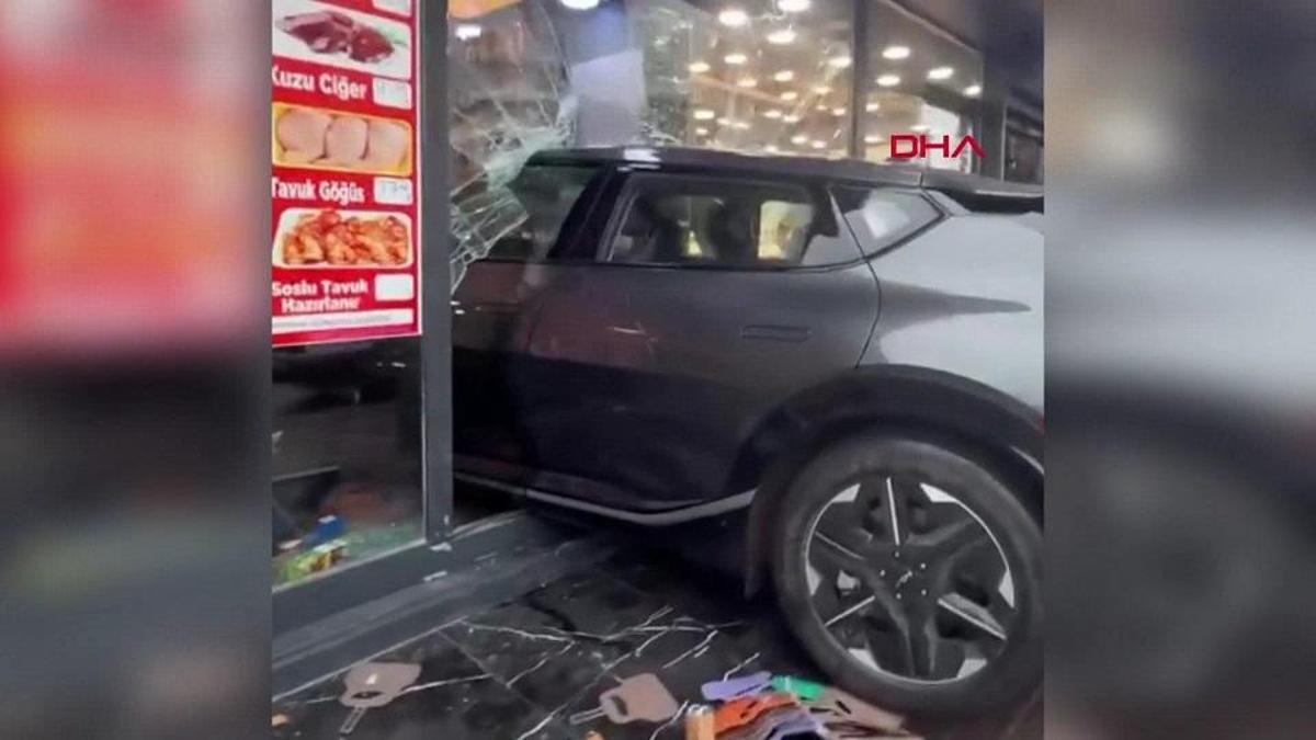 Kıl payı kurtuluş kamerada: Fren yerine gaza bastı!