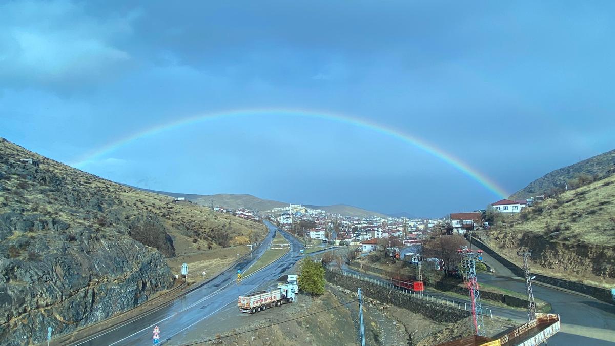 Yahyalıda sağanak sonrası gökkuşağı oluştu