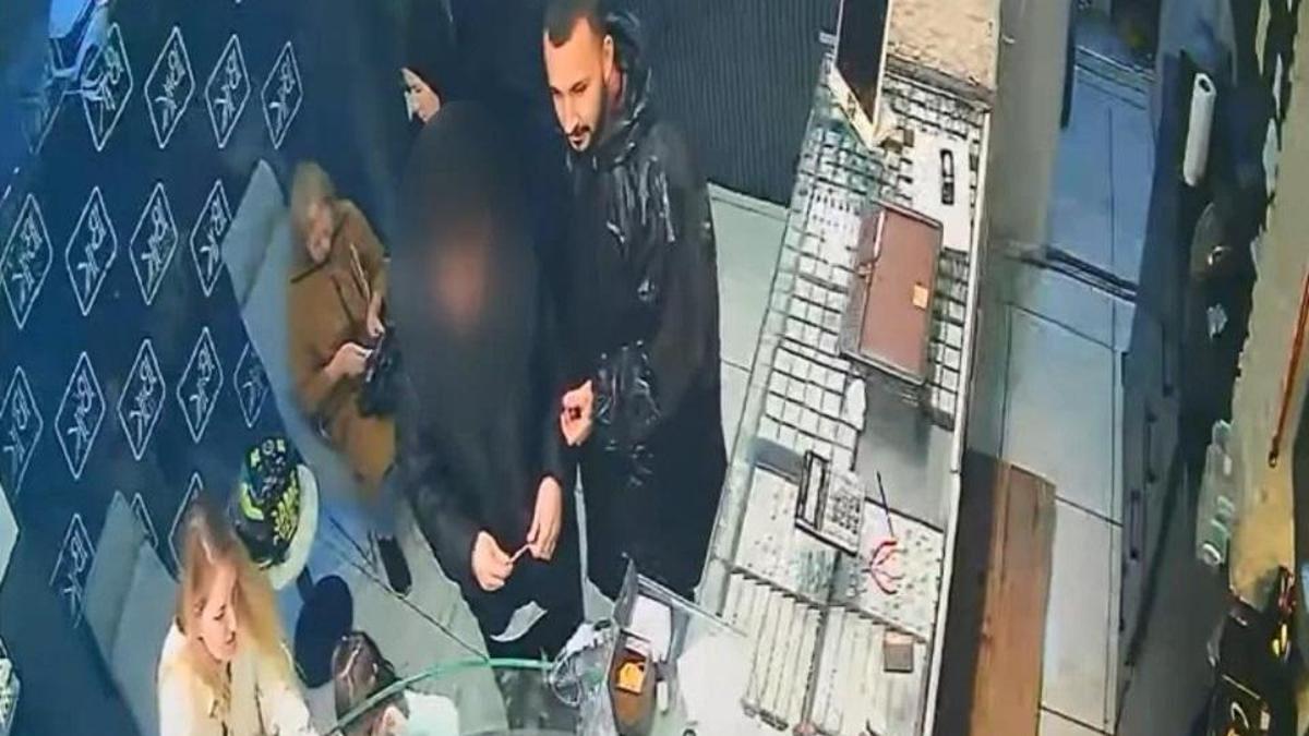 Eşinin altınlarını çalıp kaçtı! Şüpheli kuaförde tıraş olurken yakalandı