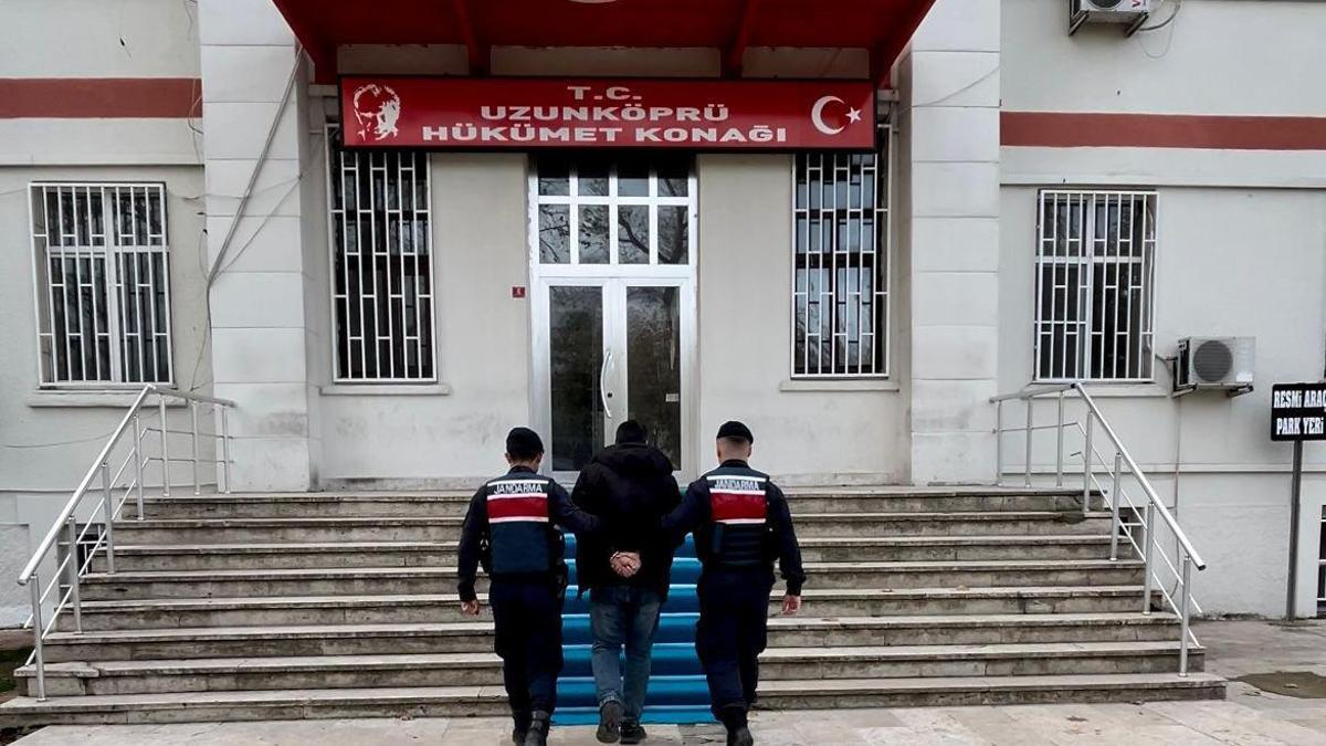 Edirnede araç çalıp İstanbula kaçan şüpheli, tutuklandı