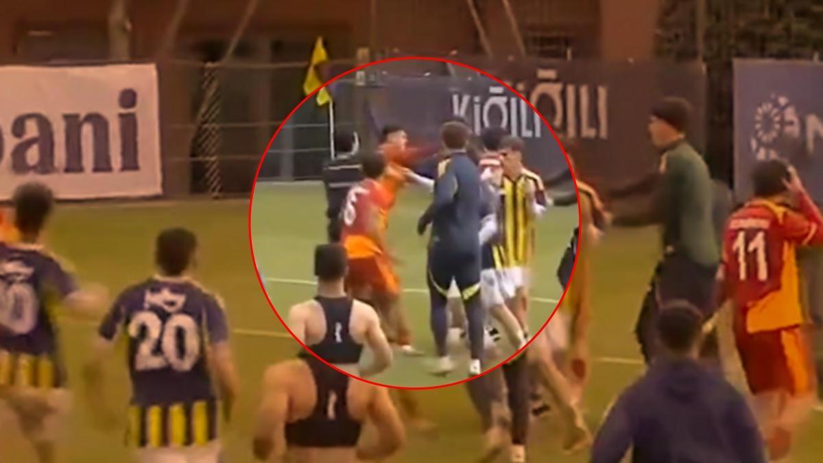 U19 derbisinde skandal hareket! Rakibine yumruk attı…