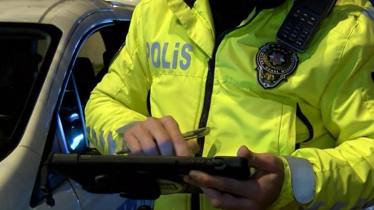 Trafik cezası yazdığı kişiyi öğrenince pişman oldu! Cezayı kendi cebinden ödedi