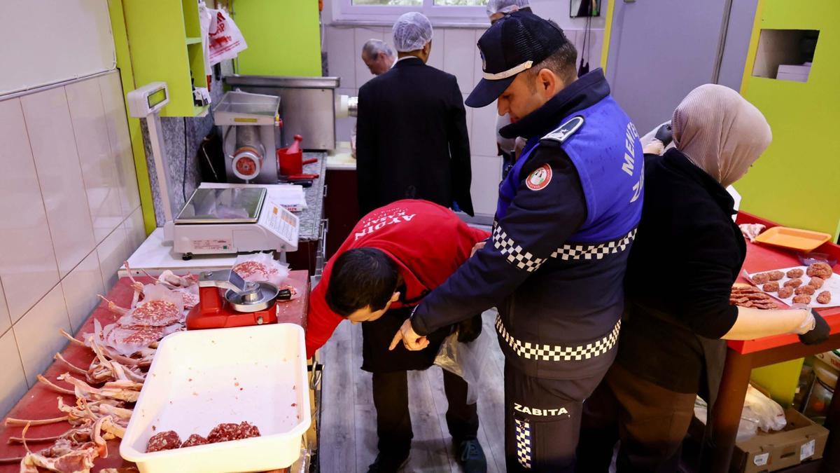 Menteşe'de zincir market ve kasaplar denetlendi