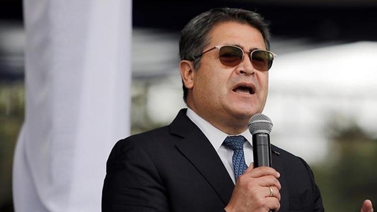 Trump, uyuşturucu mahkumu eski başkan için af çıkardı