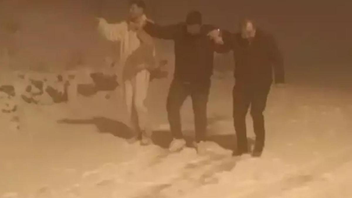 Uludağ'a kar yağışını horonla kutladılar