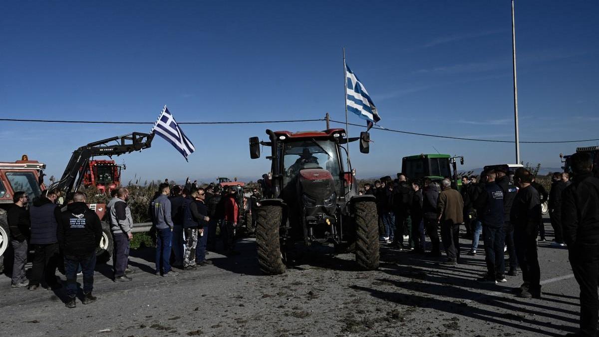 Yunan çiftçiler, Bahçeköy Sınır Kapısı'nı ağır vasıta geçişlerine kapattı
