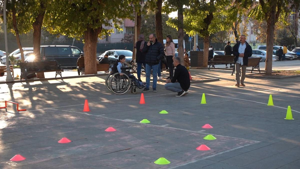 Siirt'te engelli bireyleri anlamak için empati parkuru kuruldu