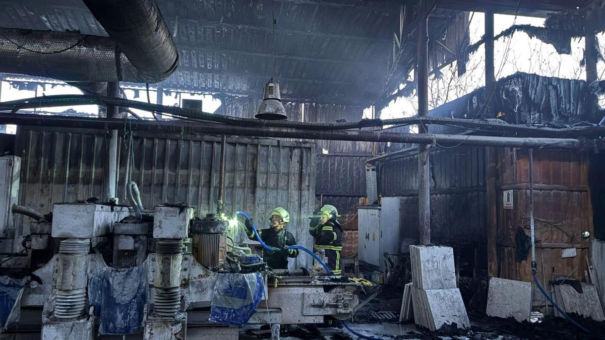 Bucak'ta mermer fabrikasında yangın