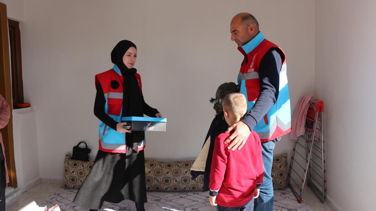 Karlıovada engelli bireyler evlerinde ziyaret edildi