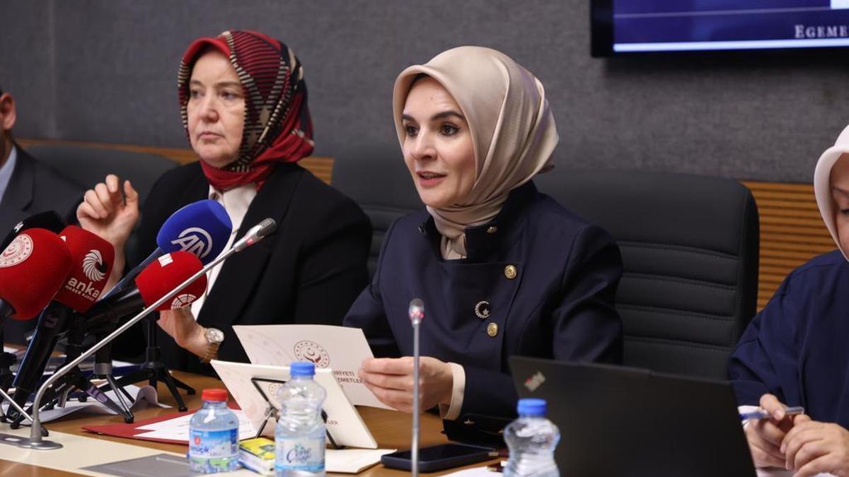 Bakan Göktaş: Sosyal ağ sağlayıcılarına 15 yaşından küçüklere hizmet sunmama yükümlülüğü getirilmesini öneriyoruz