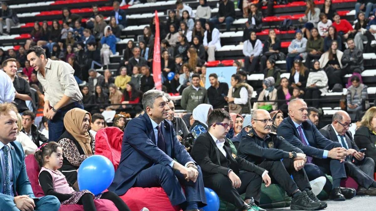 Antalyada engeller sevgiyle aşılıyor