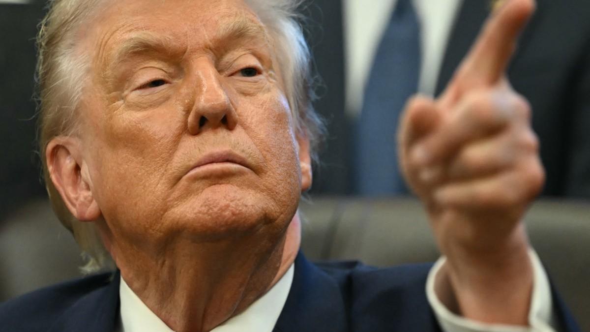 Trump Somalili göçmenleri ve Ilhan Omar'ı hedef al…