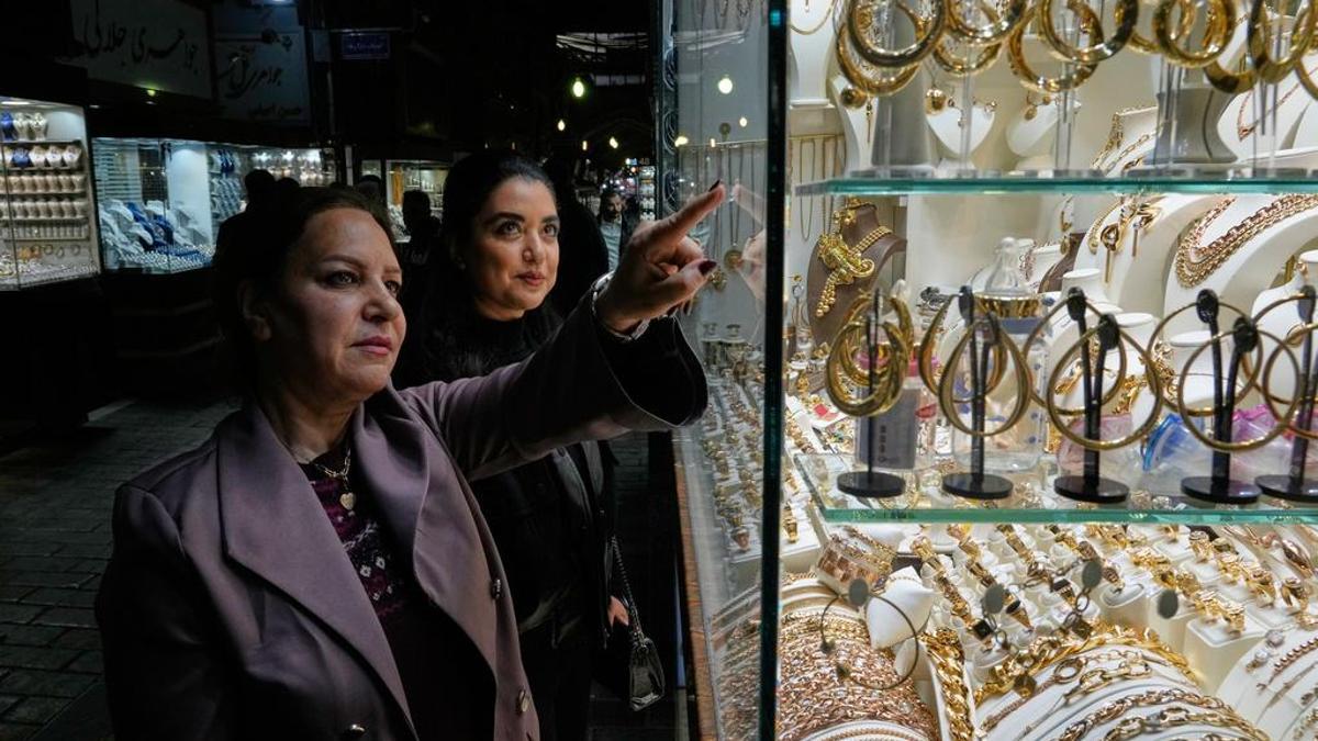 İran'da altın savaş korkusuyla tarihi rekor kırdı