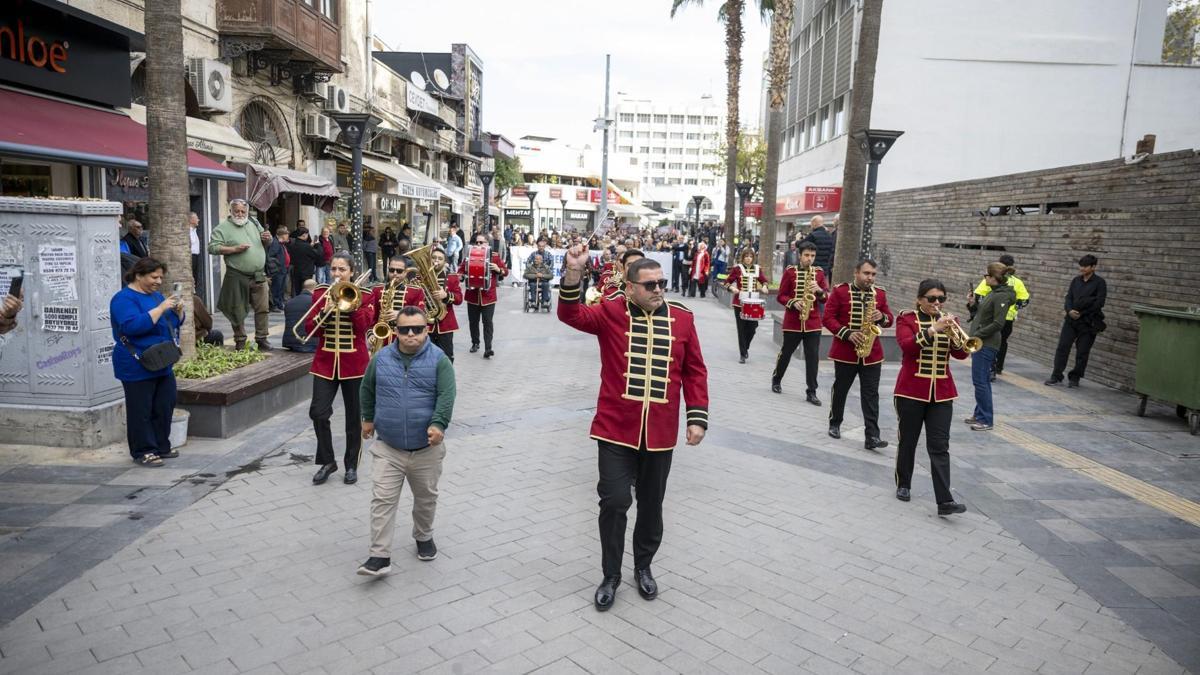 Mersin'de Dünya Engelliler Günü yürüyüşü