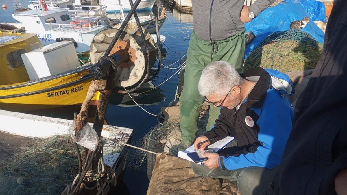 Gelibolu'da su ürünleri avcılığı denetimlerinde 45 kilogram balığa el konuldu