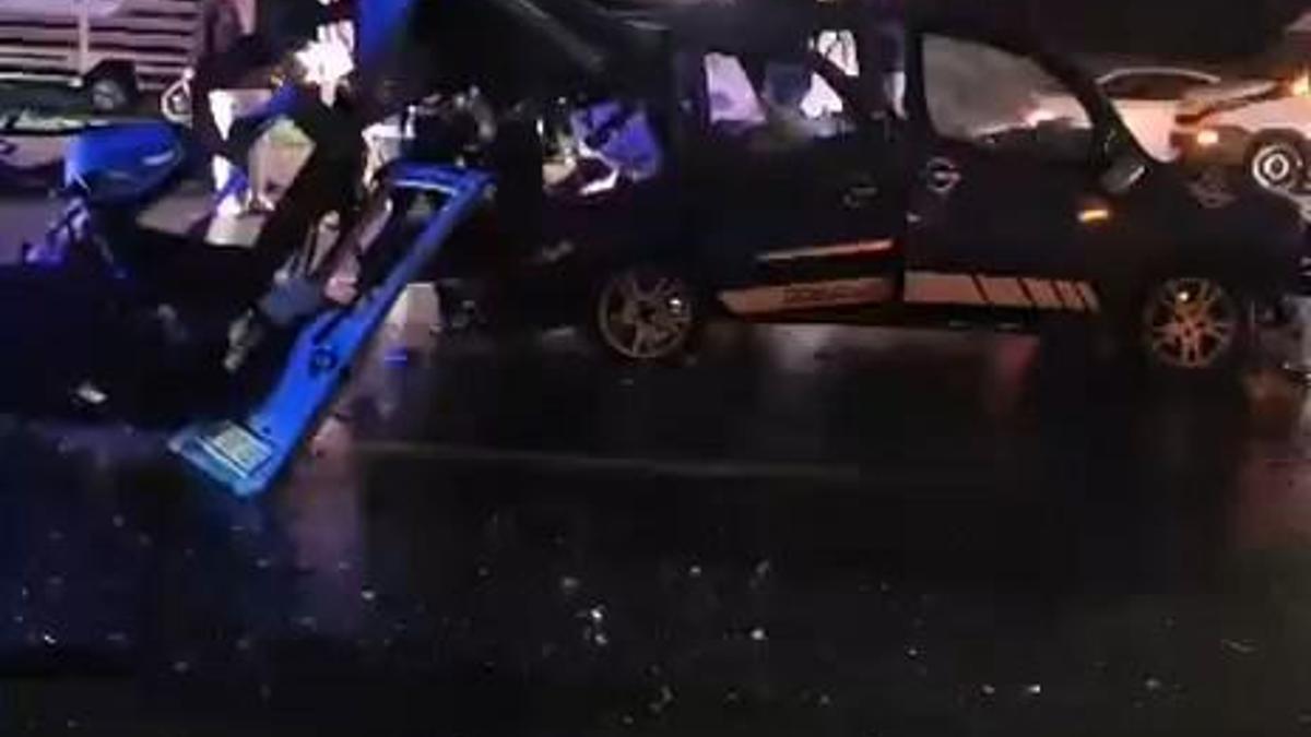 Başakşehir'de feci kaza! Zincirleme trafik kazasında 2 ölü, 6 yaralı