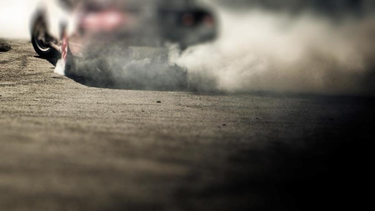 İzmir'de drift atan 2 sürücüye 138 bin lira ceza