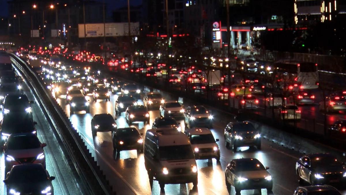 Megakent kilit: Trafik yoğunluğu yüzde 90'a ulaştı