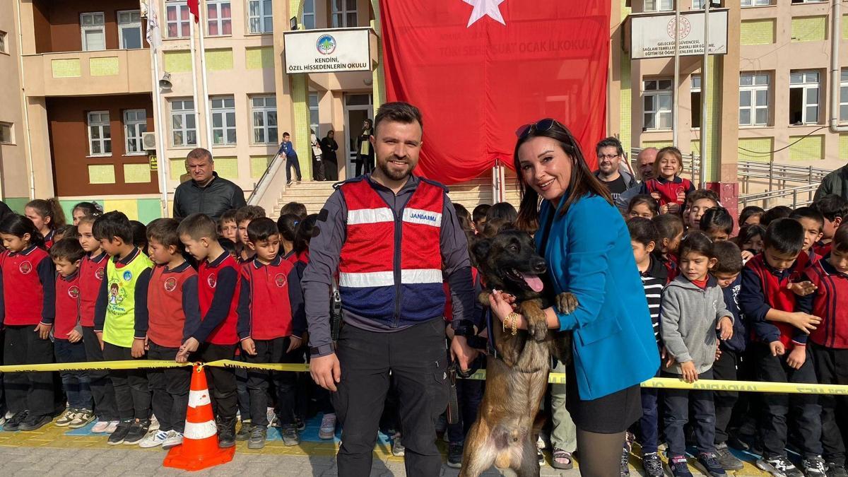 Kozanda jandarmadan öğrencilere unutulmaz gösteri