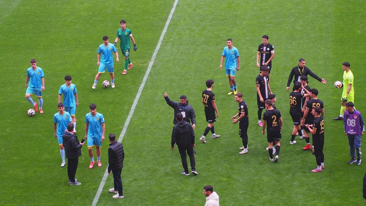 7 oyuncusu ceza alan Yeni Malatyaspor, maçlara çıkamıyor