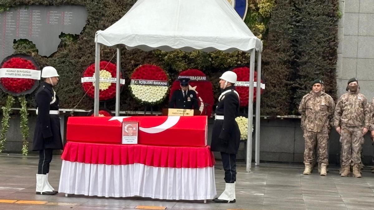 Şehit olan özel harekat polisi için tören