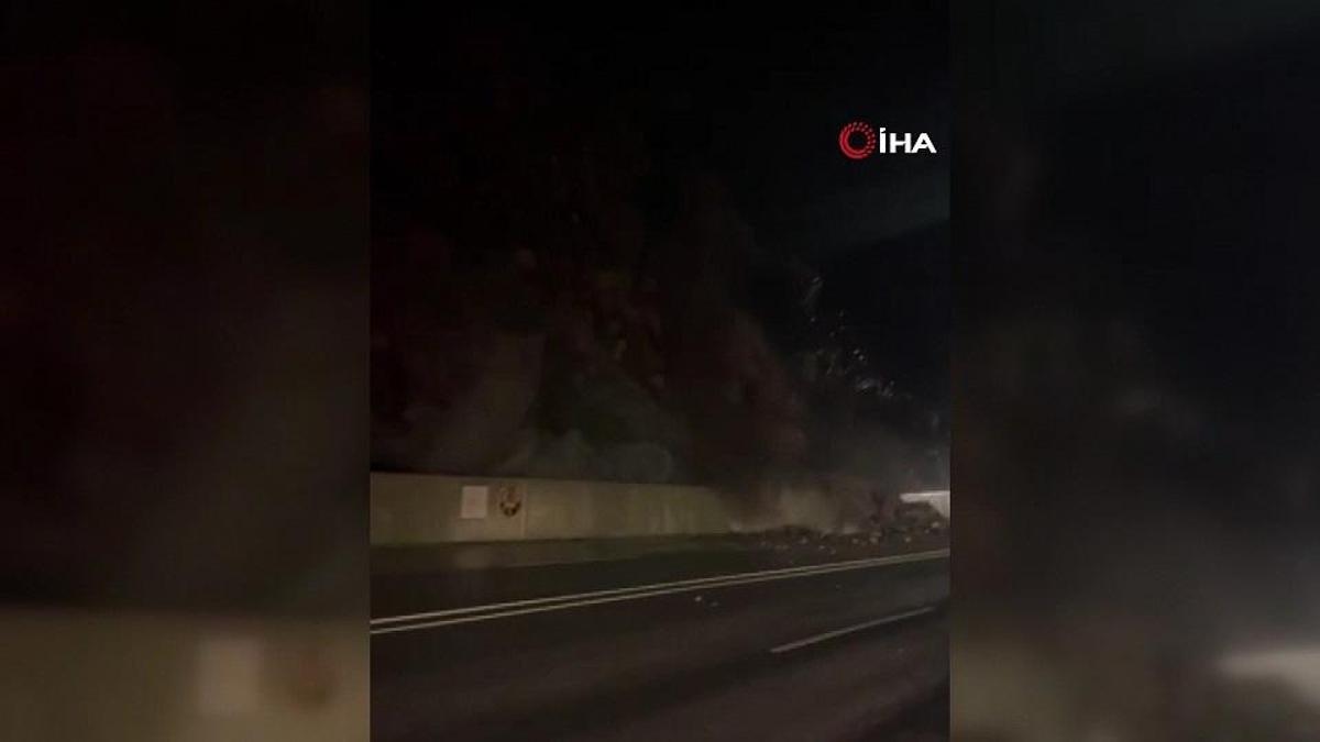 Hakkari'de dev kayalar yolu kapattı