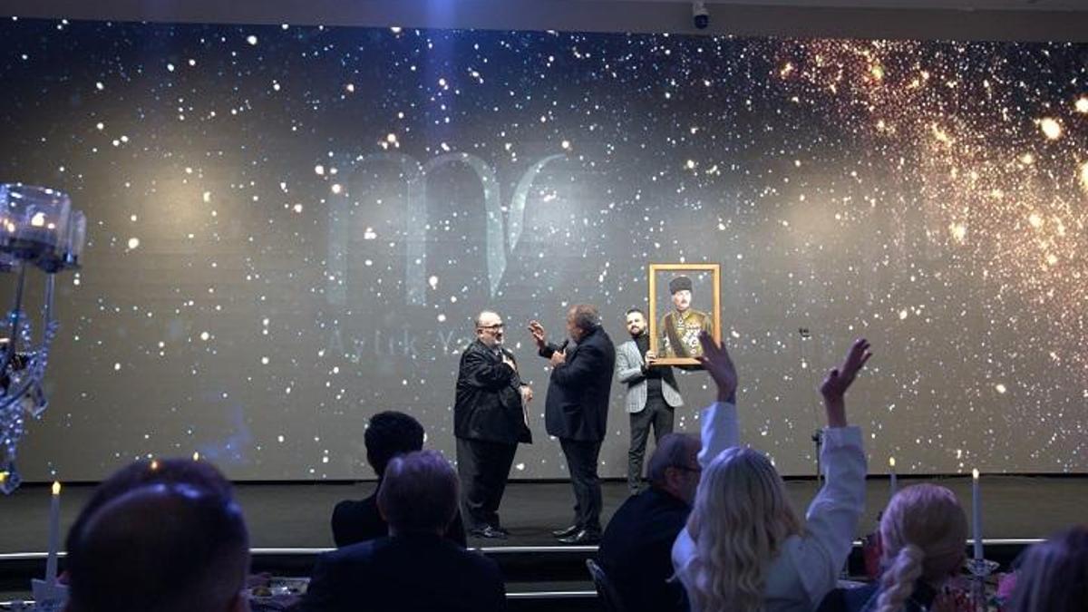 O bizim en kıymetlimiz diyerek Atatürk portresini satıştan çekti