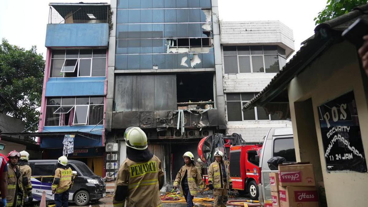 Endonezyanın başkentinde yedi katlı binada yangın: 17 ölü