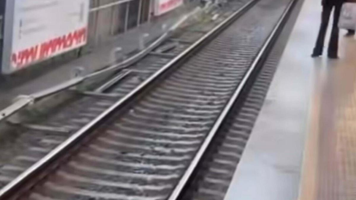 SON DAKİKA... İzmir'de metro arızası; seferler durduruldu