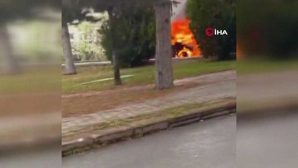 Sivas'ta yanan araç alev topuna döndü