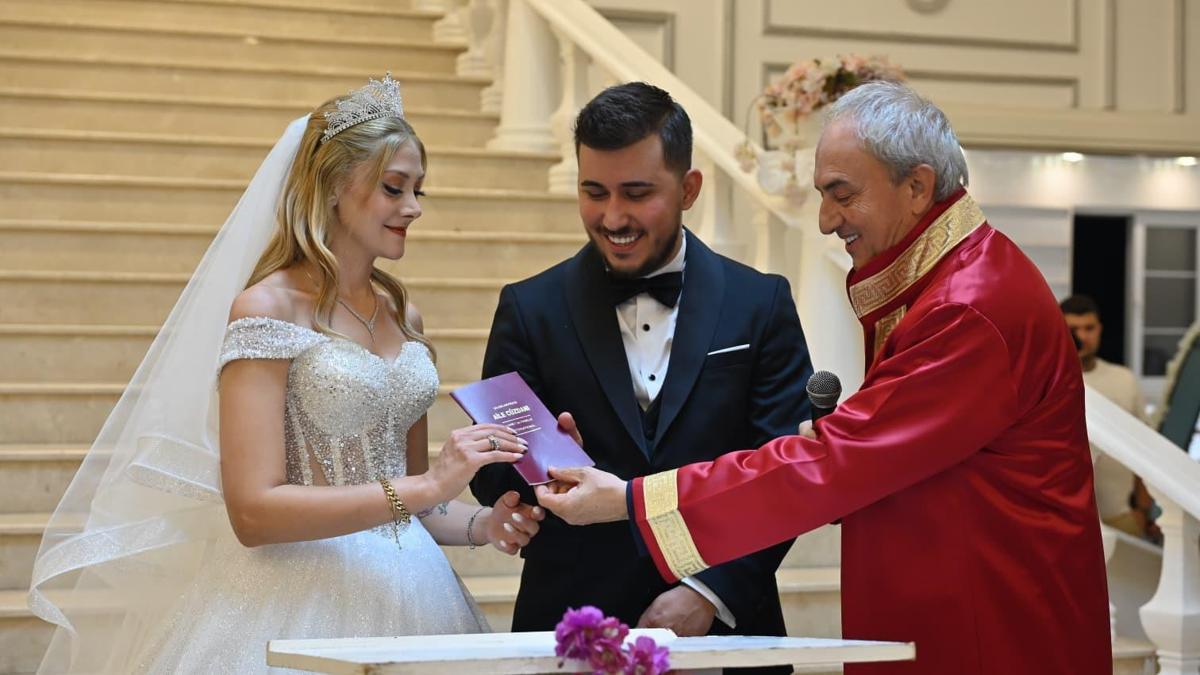 Kepez'de yılın son özel gününde nikah yoğunluğu