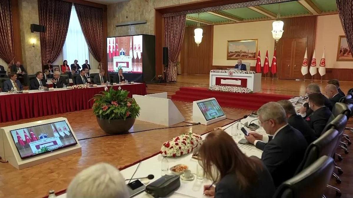 CHP, MHP, DEM raporlarını teslim etti: Terörsüz Türkiye komisyonu raporları birleştirilecek