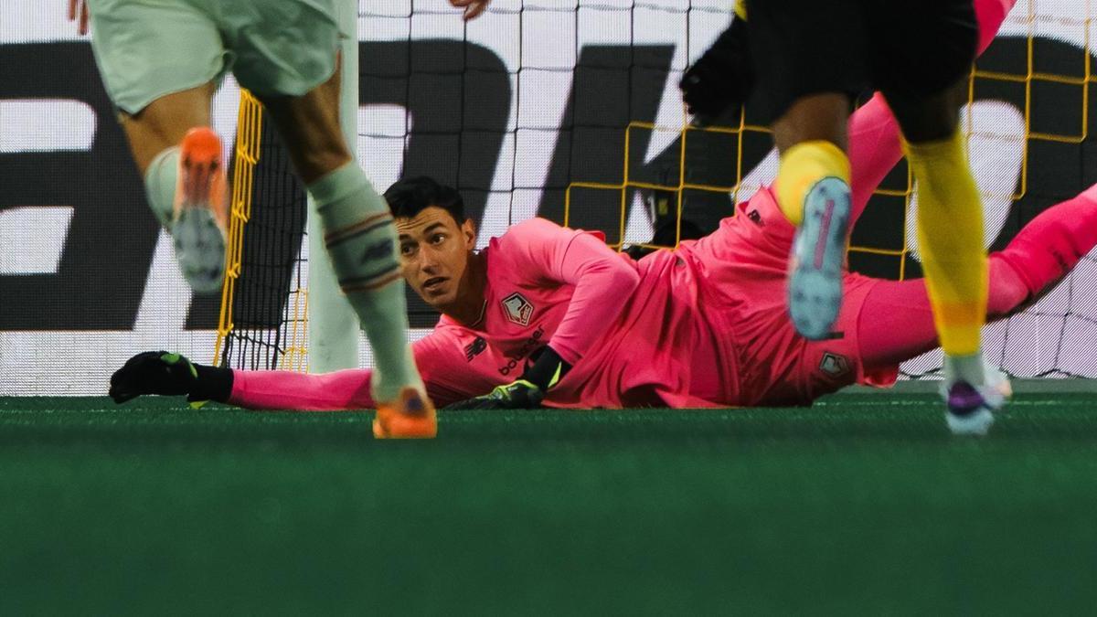 Penaltı canavarı Berke Özer bir kez daha kalesinde devleşti!