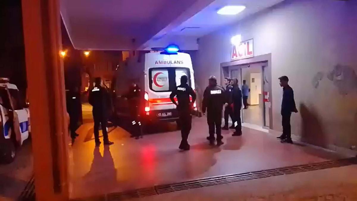 Manisa'da bıçaklı kavga; 1'i kadın 2 yaralı