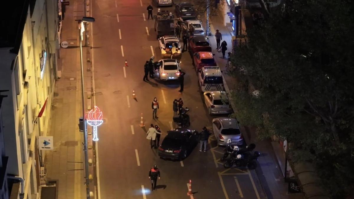 İstanbul - Kadıköy'de helikopter destekli 'Huzur İstanbul' denetimi