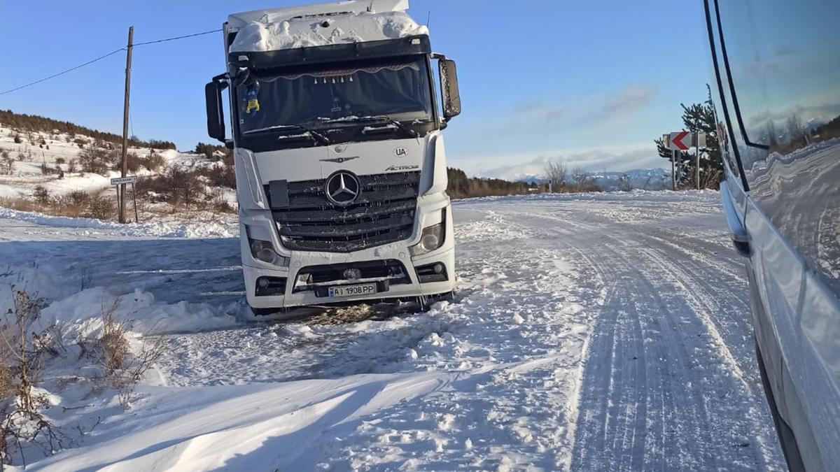Ilgar Dağı karla kapandı, TIR’lar mahsur kaldı