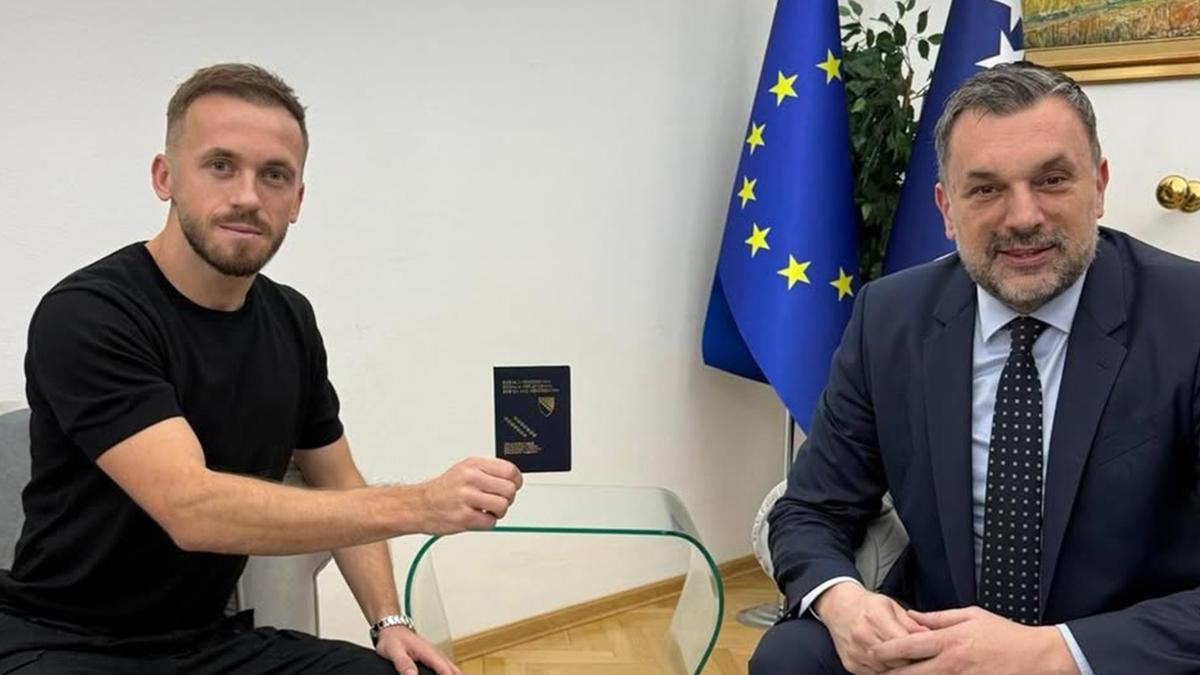 Edin Visca'ya, ülkesinde diplomatik pasaport verildi