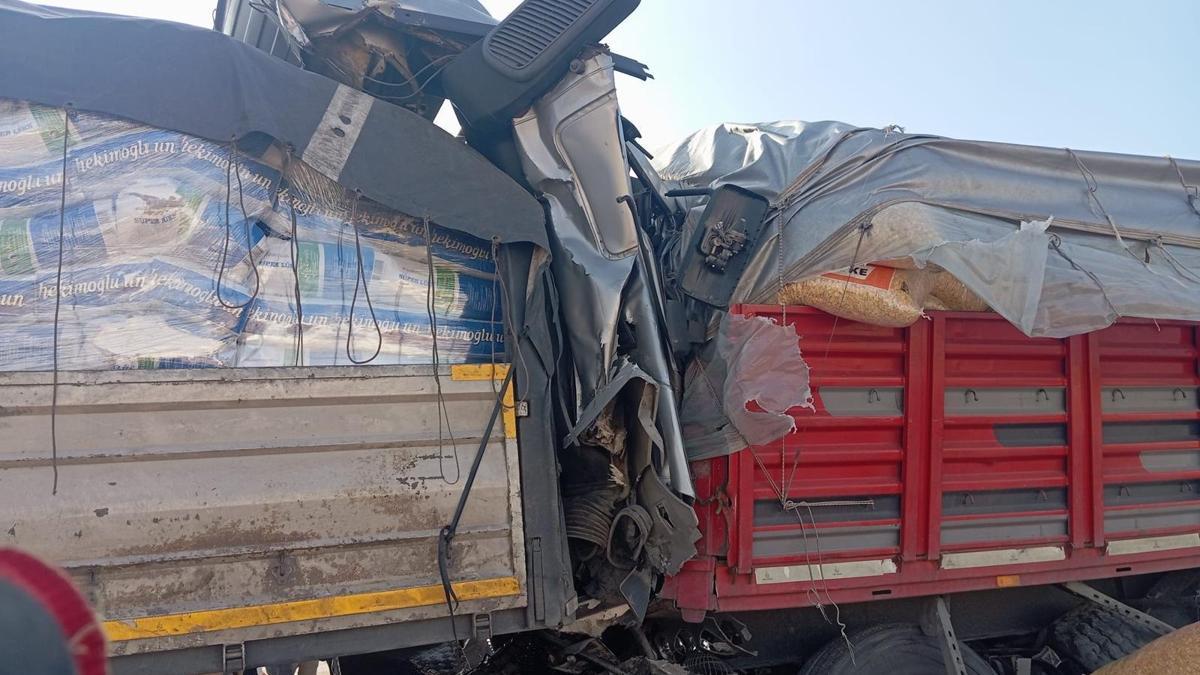 4 TIR zincirleme kazaya karıştı: 1 ölü, 2 yaralı