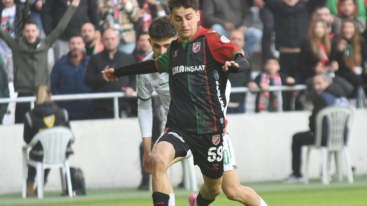 Karşıyaka'da Adem şimdiden gözde