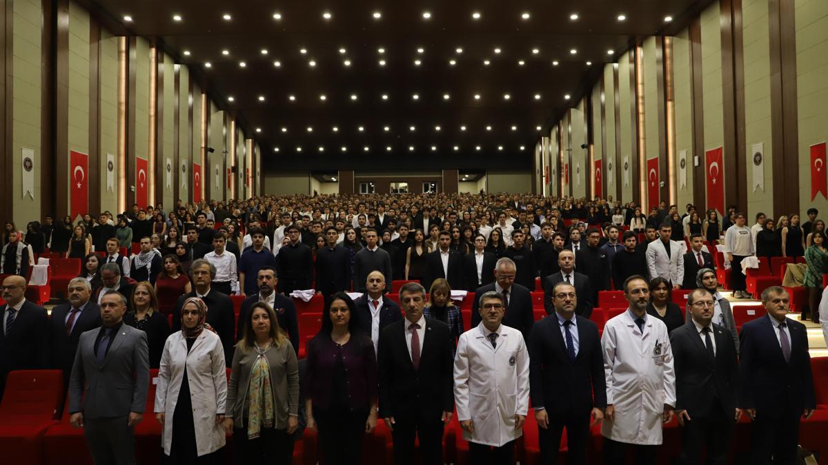 Cerrahpaşa Tıp Fakültesi öğrencileri Bahçelievlerde beyaz önlük giydi