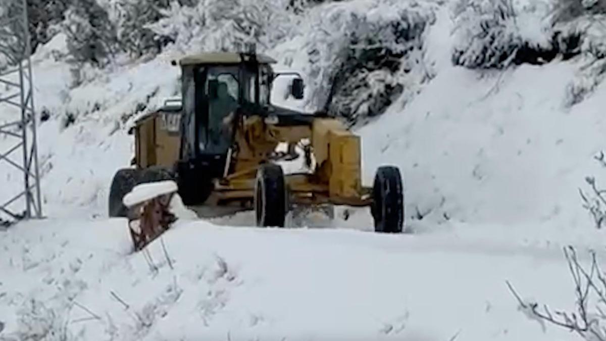 Erzincan'da 12 köy yolu, kardan kapandı
