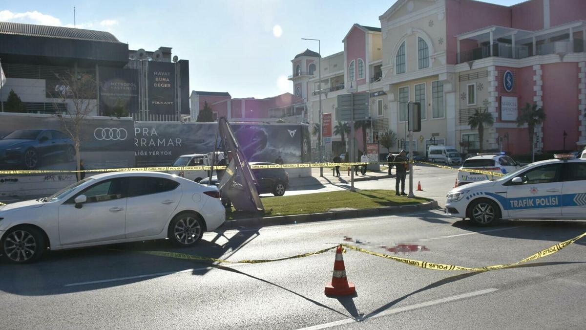 İzmirde otomobilin çarptığı yaya öldü