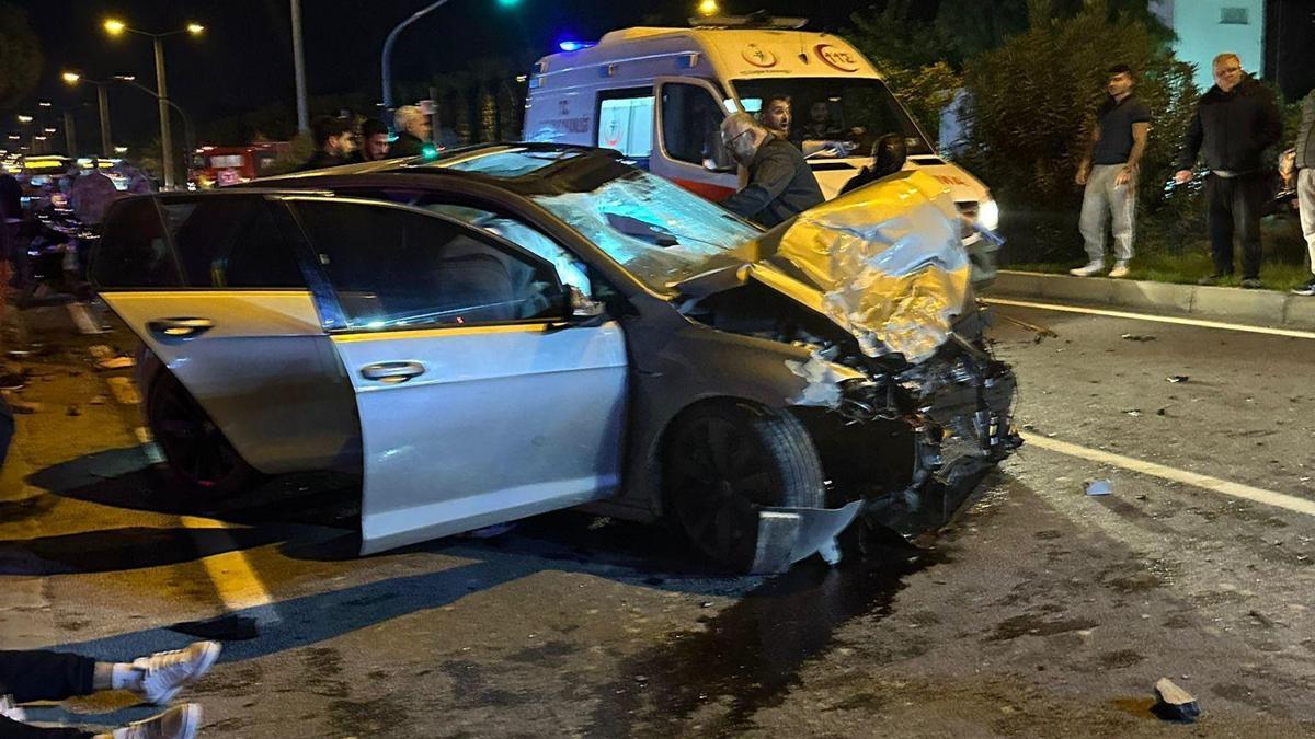 Otomobil ile motosiklet çarpıştı: 1 ölü, 2 yaralı