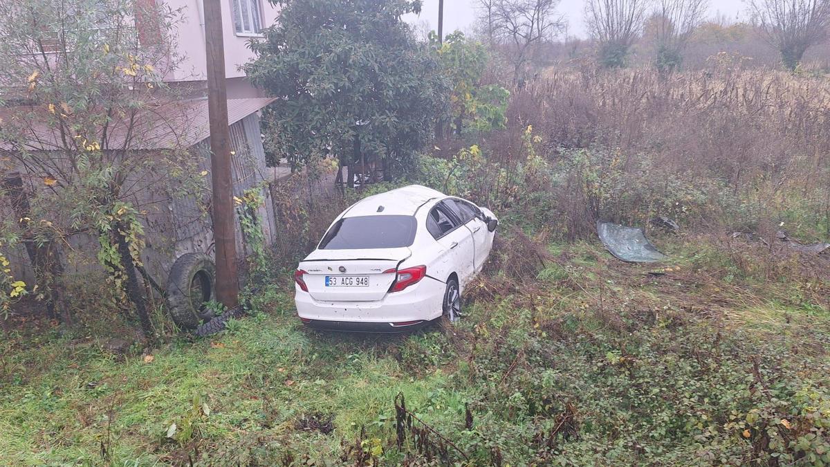 Samsun'da bahçeye devrilen otomobildeki 3 kişi yar…