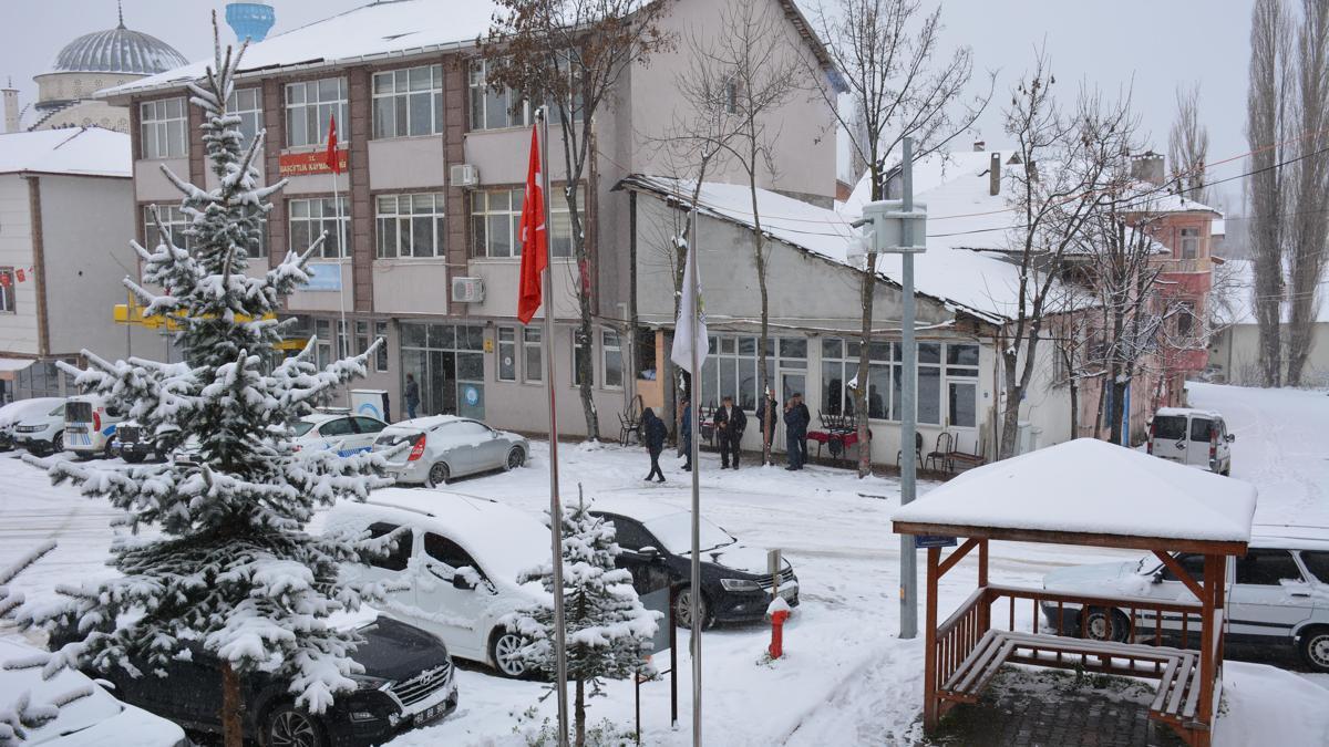 Tokat'ta kar yağışı etkili oluyor