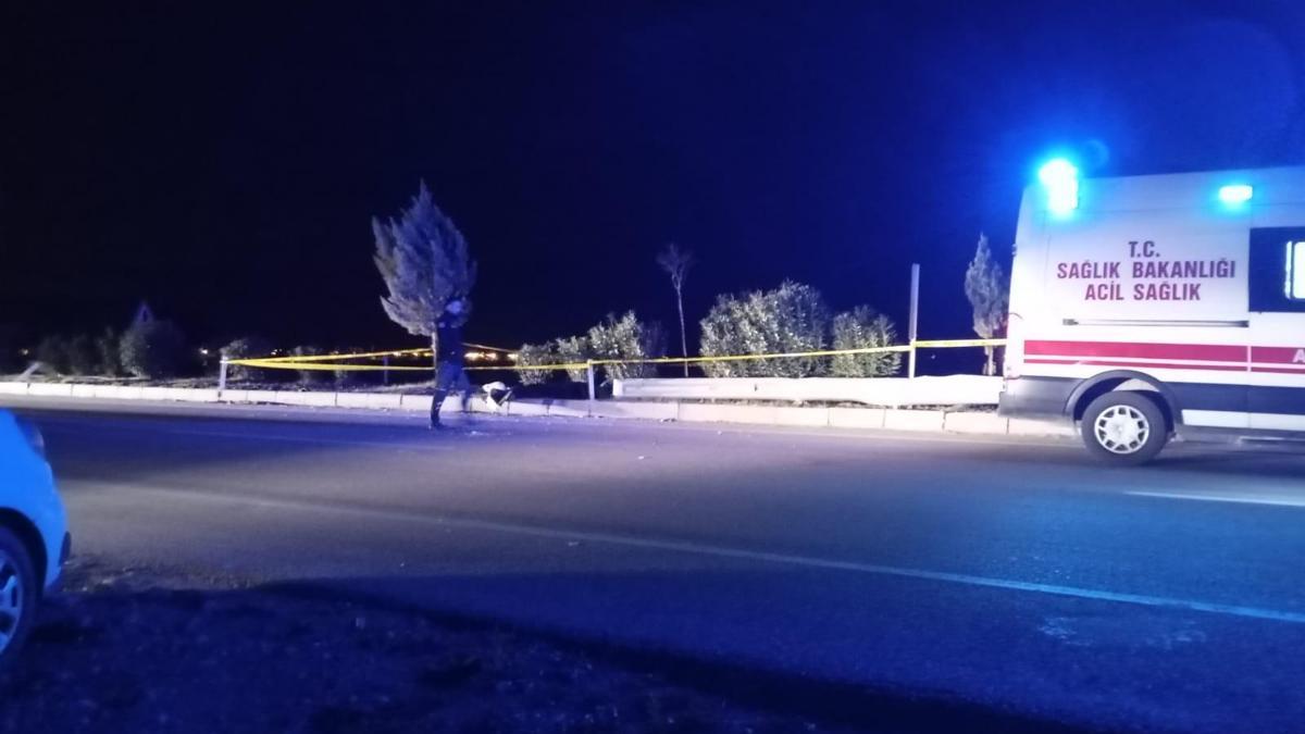 Adana'da motosiklet refüje çarptı; 1 ölü, 1 yaralı