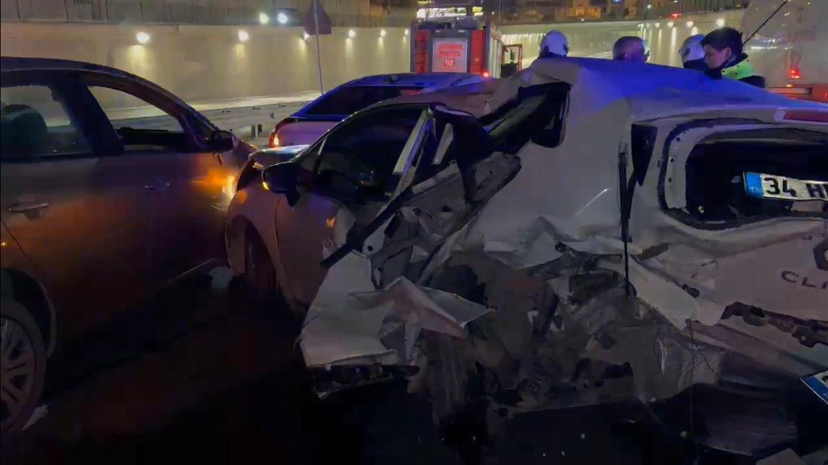 İstanbul'da 7 araç birbirine girdi: 7 yaralı