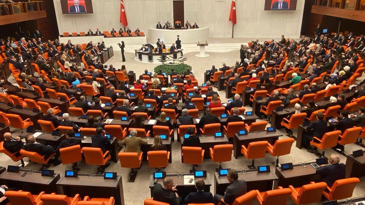 TBMM'de 'mezar başında rakı içme' tartışması